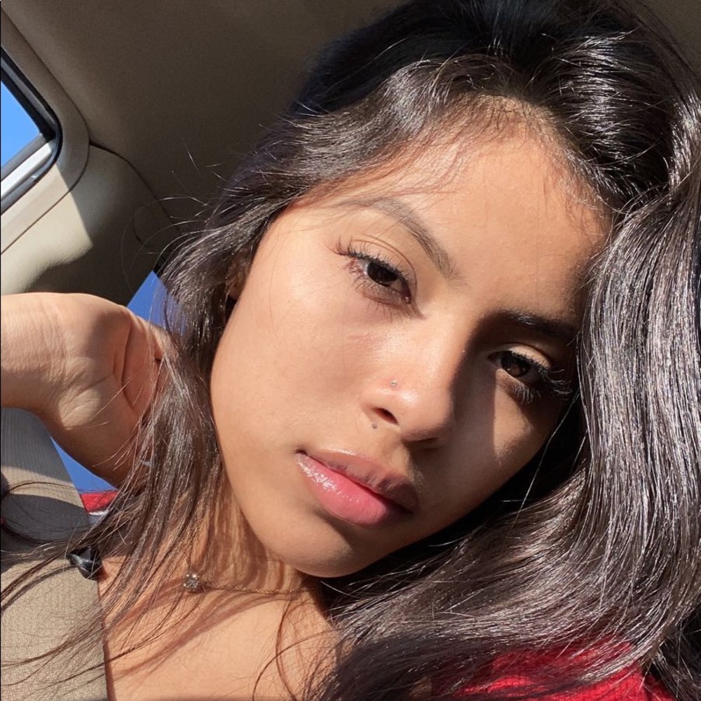 Meet your Posher, Anahi